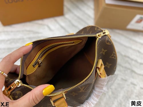 شنطة لويس فيتون Speedy (متوفرة بعدة احجام)