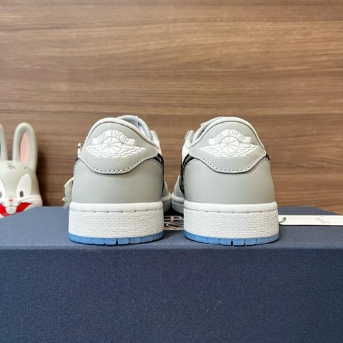 سنيكرز ديور جوردان