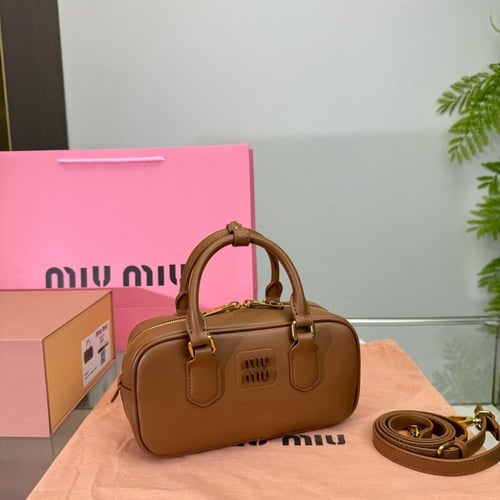 شنطة ميو ميو Arcadie مقاس 22cm ( متوفر بعدة الوان...