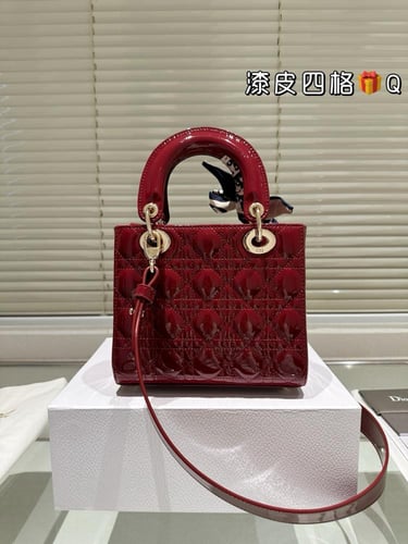 شنطة ليدي ديور 20cm Lady Dior (متوفرة بعدة الوان)