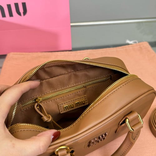 شنطة ميو ميو Arcadie مقاس 22cm ( متوفر بعدة الوان...