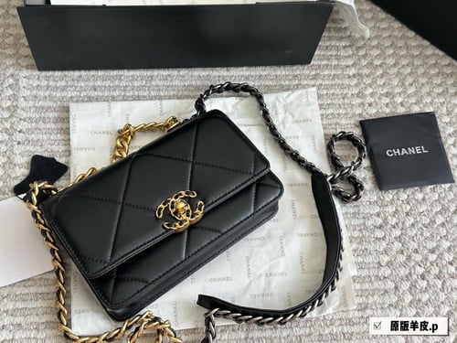 شنطة شانيل Woc