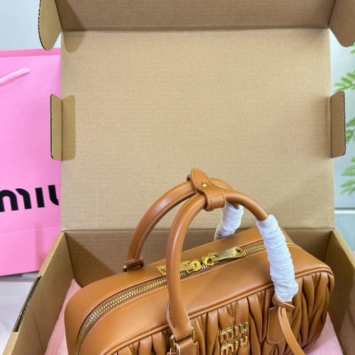 شنطة ميو ميو- Arcadie (متوفر بعدة الوان)