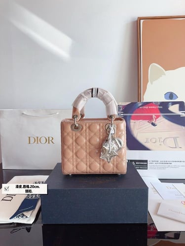 شنطة ديور Lady Dior ليدي ديور مقاس 20cm (متوفرة بع...
