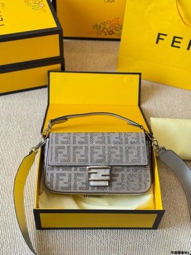 شنطة فندي باقيت Baguette (متوفرة بعدة احجام )