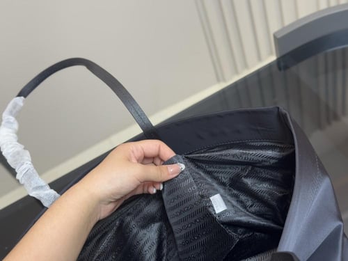 شنطة برادا tote خامة جلد