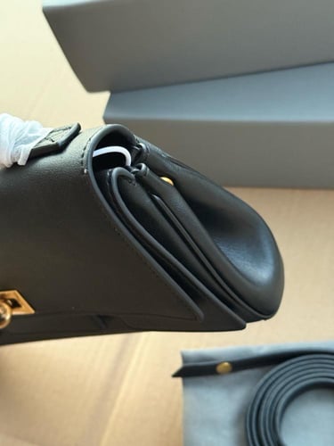 شنطة بالنسياغا Balenciaga Belair (متوفرة بعدة الوا...