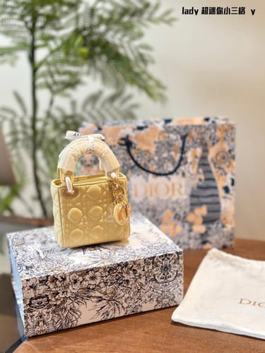 شنطة ديور ميني 13cm Lady Dior mini (متوفرة بعدة ال...