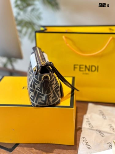 شنطة فندي ميني