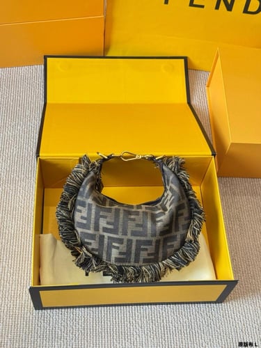 شنطة فندي (متوفرة بعدة الوان)