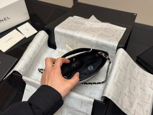 شنطة شانيل ( متوفرة بعدة الوان )