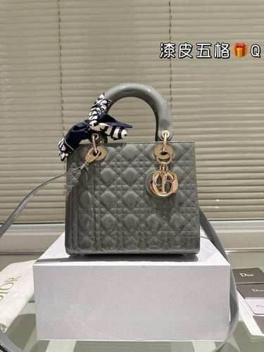 شنطة ليدي ديور 25cm Lady Dior (متوفرة بعدة الوان)