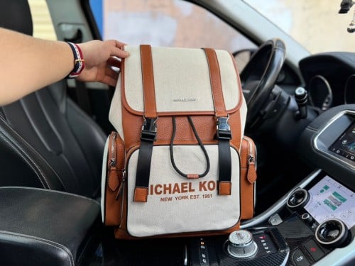 شنطة ظهر مايكل كورس