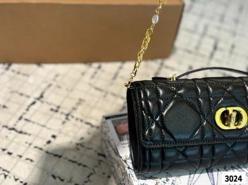 شنطة ديور (متوفرة بعدة الوان)