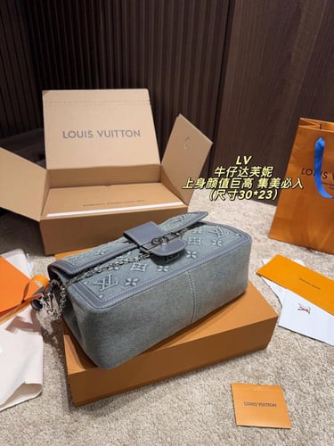 شنطة لويس فيتون Dauphine