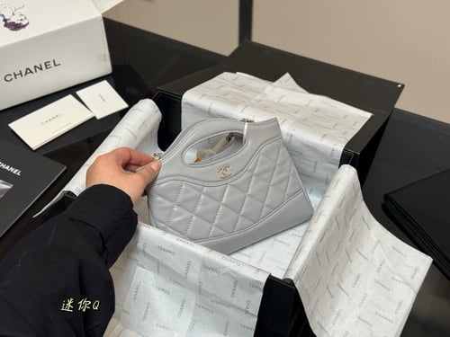 شنطة شانيل ( متوفرة بعدة الوان )