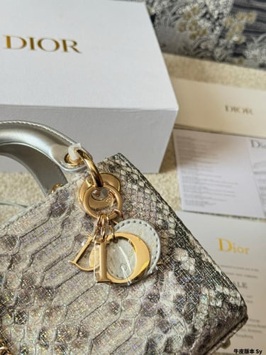 شنطة ليدي ديور 17cm Lady Dior (متوفرة بعدة الوان)