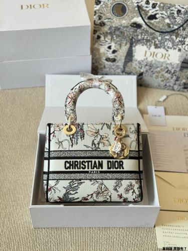شنطة ليدي ديور Laby Dior