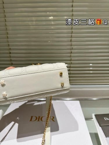 شنطة ليدي ديور 17cm Lady Dior (متوفرة بعدة الوان)