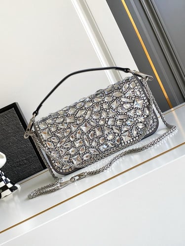 شنطة فالنتينو لوكو Loco كريستال (متوفرة بحجمين)