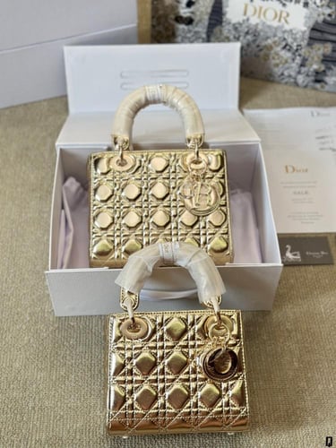 شنطة ليدي ديور Lady Dior (متوفرة بعدة احجام والوان...