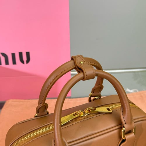 شنطة ميو ميو Arcadie مقاس 22cm ( متوفر بعدة الوان...