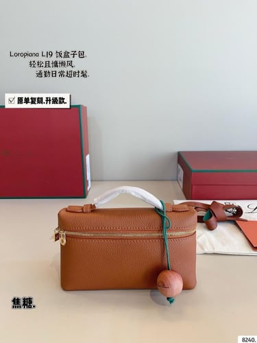 شنطة لورو بيانا ( متوفرة بعدة الوان )