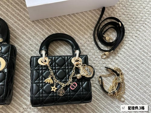 شنطة ليدي ديور Lady Dior (متوفرة بعدة الوان واحجام...