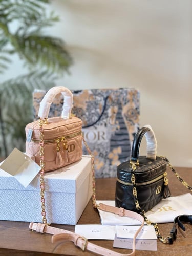 شنطة ديور Vanity (متوفرة بلونين)