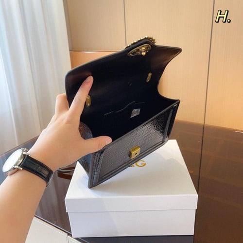 شنطة دولشي اند غابانا فضي