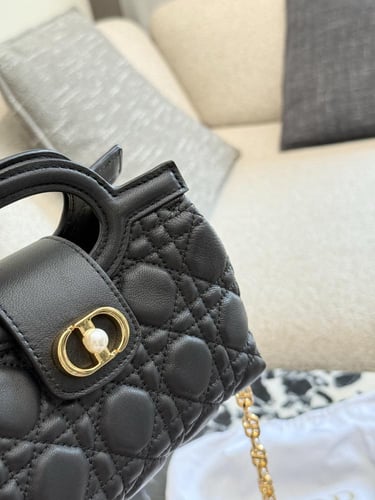 شنطة ديور جولي Dior Jolie (متوفرة بعدة الوان)