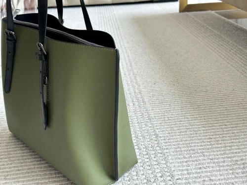 شنطة كوتش مولي mollie ( متوفرة بعدة الوان)