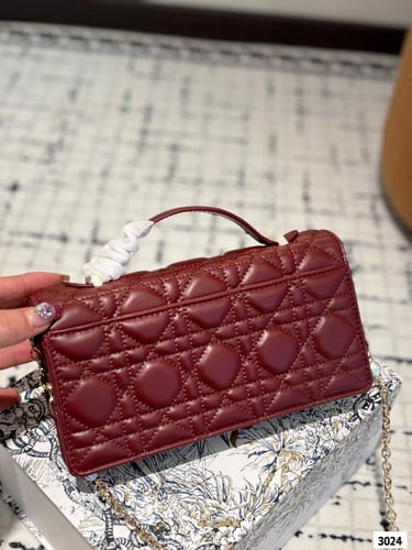 شنطة ديور (متوفرة بعد الوان)