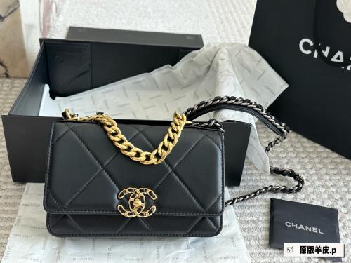 شنطة شانيل Woc