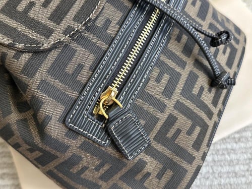 شنطة ظهر فندي