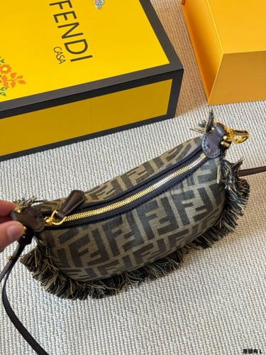 شنطة فندي (متوفرة بعدة الوان)