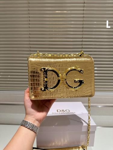 شنطة دولشي اند غابانا ذهبي
