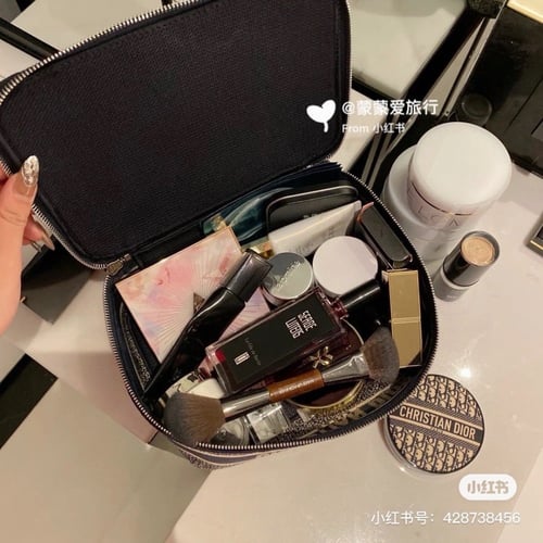 شنطة مكياج ديور