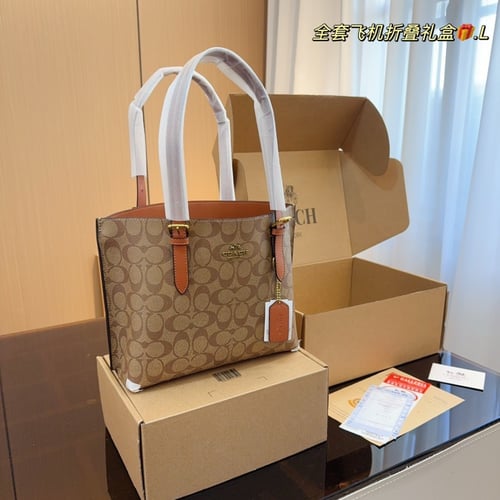 شنطة كوتش مولي ( بالوان متعددة )