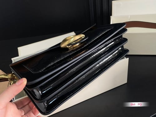 شنطة كوتش تابي لامع