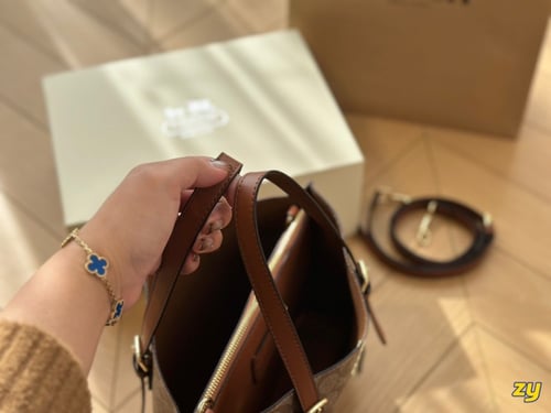 شنطة كوتش مولي