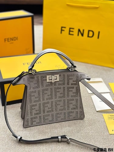 شنطة فندي بيكابو كريستال