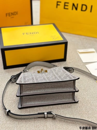 شنطة فندي بيكابو كريستال