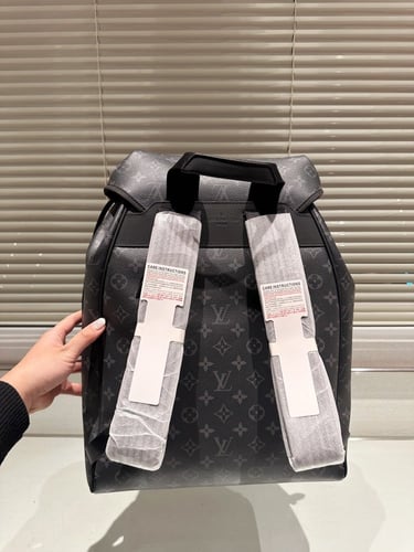 شنطة ظهر لويس فيتون Discovery ( بالوان متعددة )