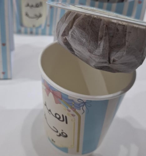 حامل كوب مع قهوة العيد