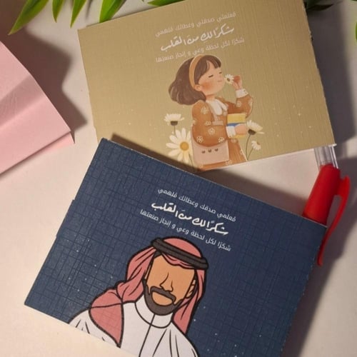 ورق ملاحظات وقلم احمر