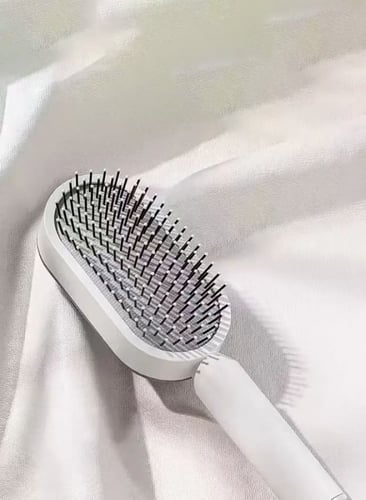مشط شعر بخاصيه الضغطه الواحده للتنظيف مصنوع من موا...