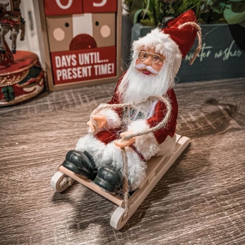 دمية سانتا كلوز بعربه تزلج