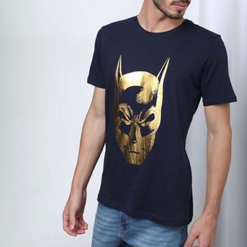 تيشيرت باتمان باللون الكحلي والذهبي