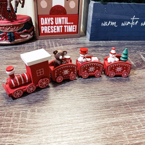 قطار بلمسات كريسماس احمر